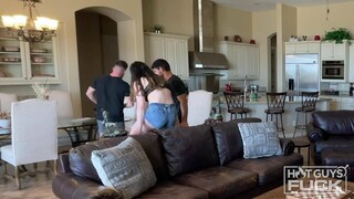 Hot 4K porn - Latina Bombshell Emma Barnes and Jack Phoenix Go Naughty! for free on TREXPORN.NET