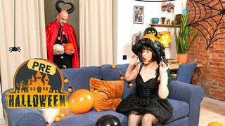 Hot 4K porn - Spooky Blowjob Session Before Halloween for free on TREXPORN.NET